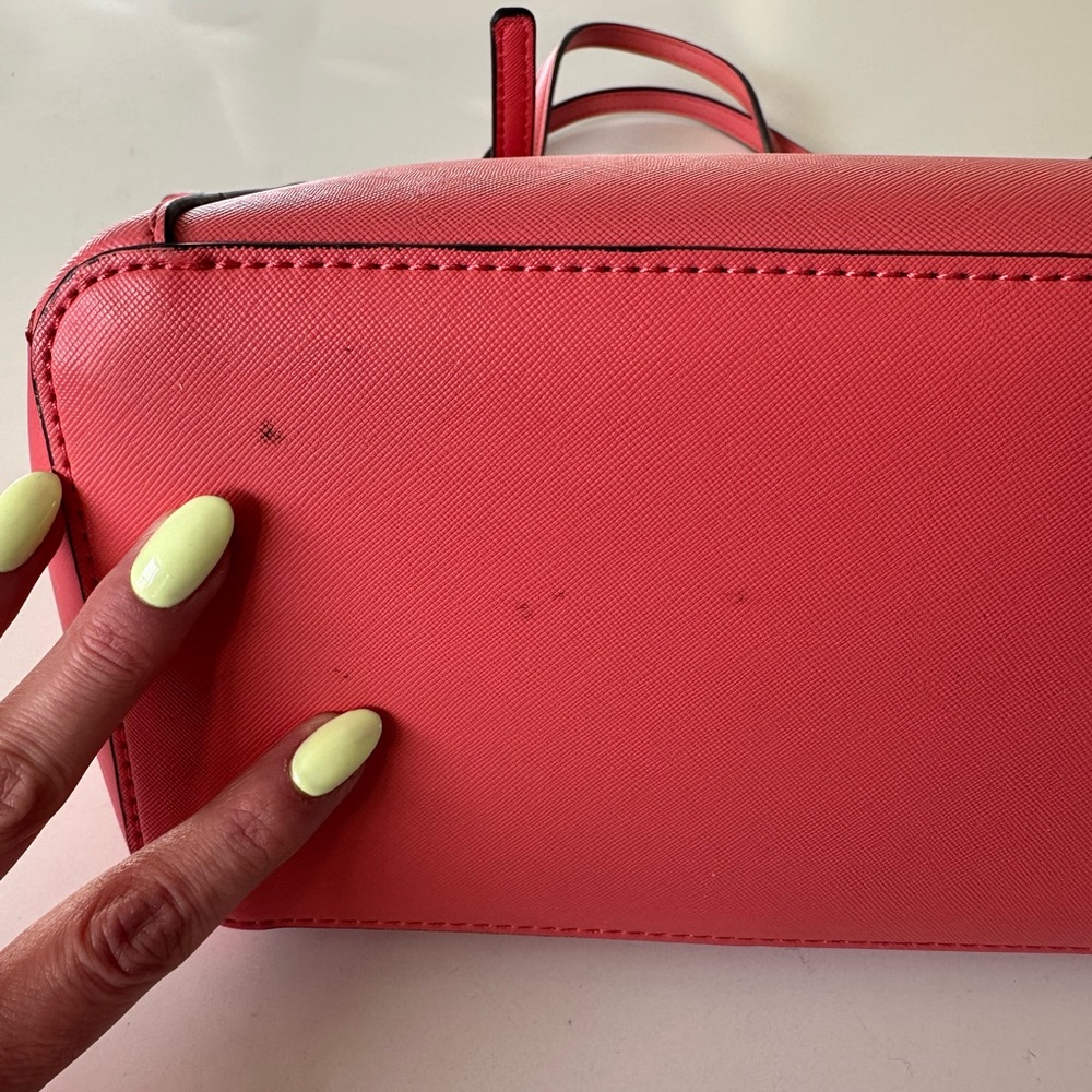 GUESS DELANEY TOTE IN CORAL/PINK - Picture 10 of 10
